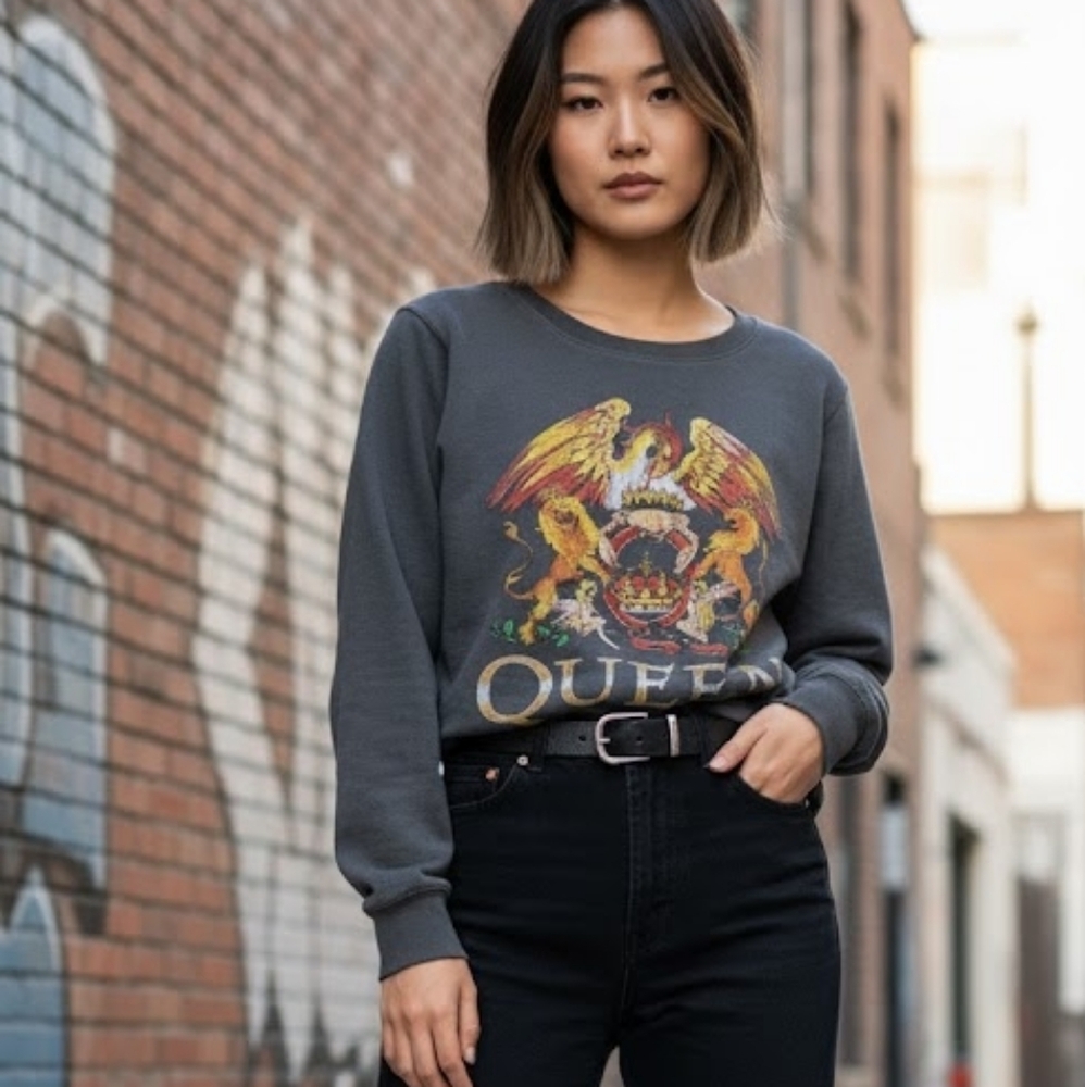 Torrid Queen Official Merch Graphic Sweatshirt Size M (00)